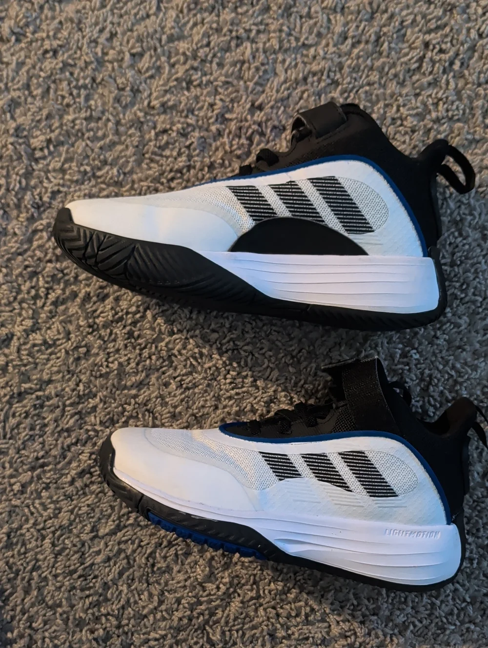 Adidas Boys White/Blue/Black Basketball Shoes Size 1